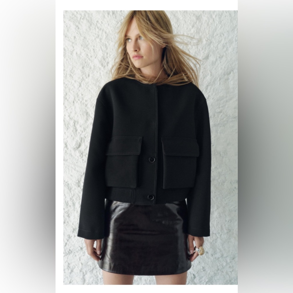 POCKET BOMBER JACKET ZW COLLECTION
BLACK. SIZE XS